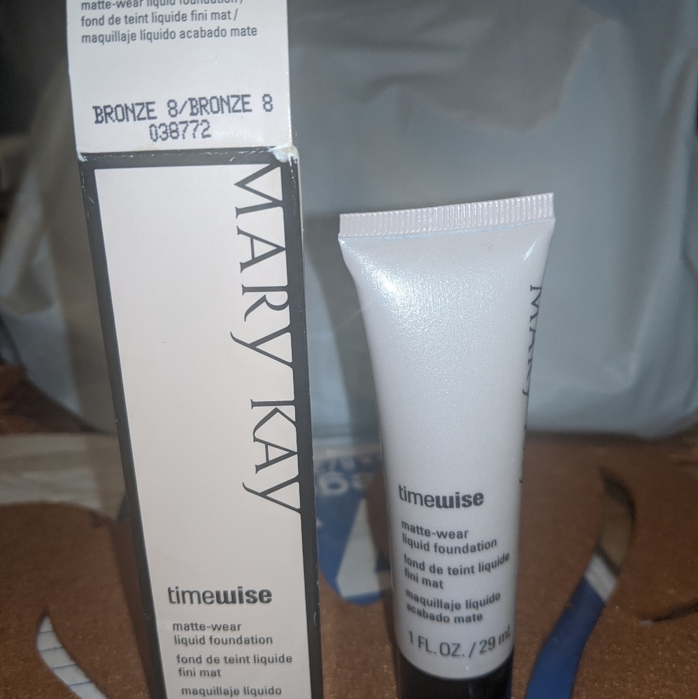 Mary Matte Wear liquid Foundation Bronze 8